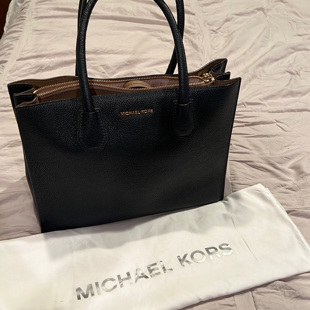 Navy Micheal Kors tote handbag